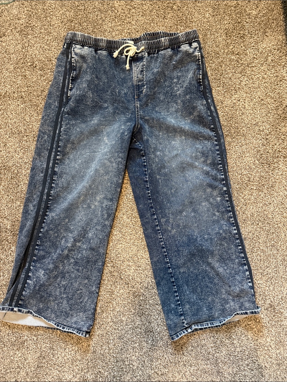 Maurices Men's Washed Blue Denim Jogger Jeans with Black Side Stripe